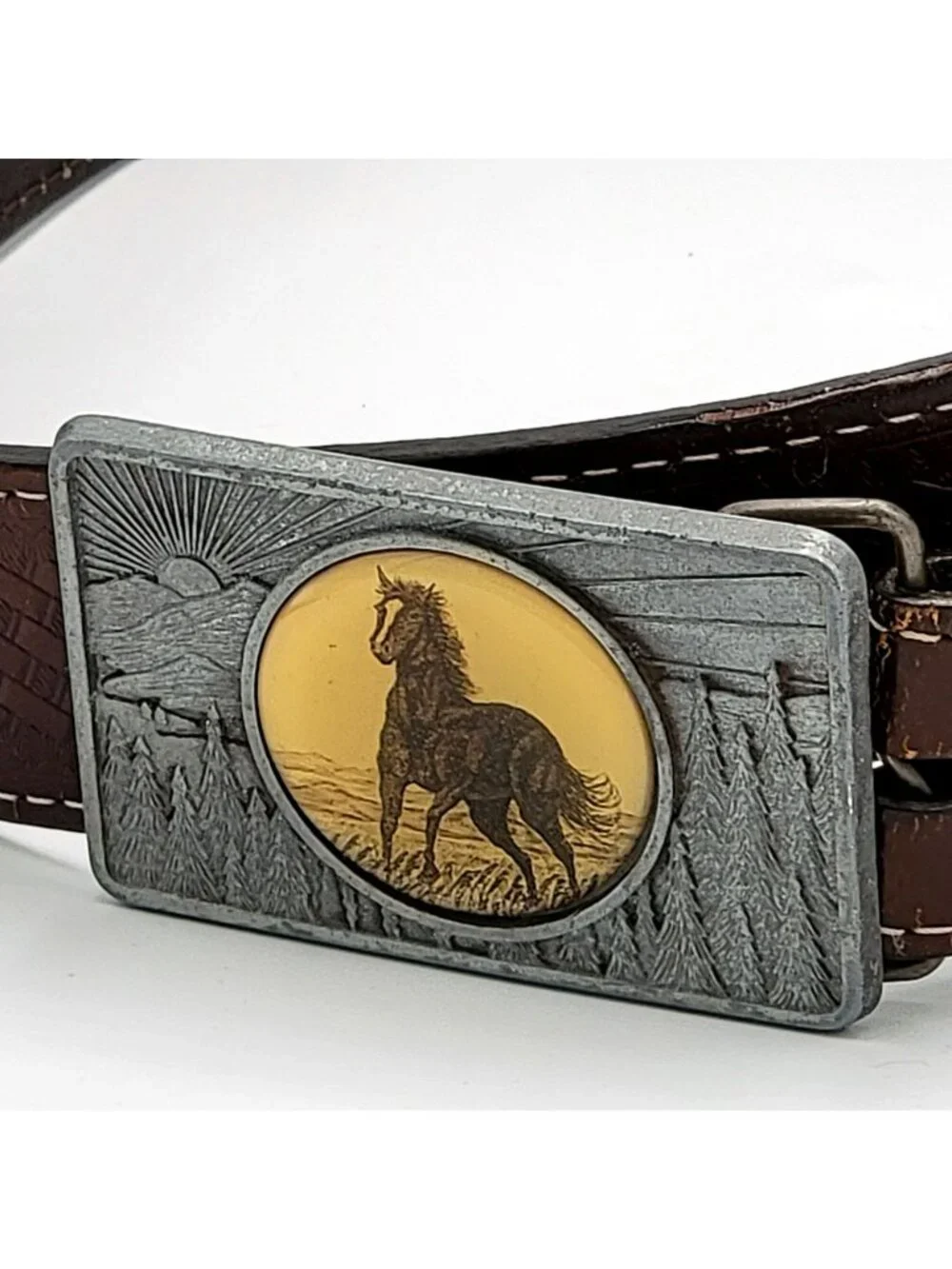 Vtg Western/Cowgirl Brown Leather Belt with Horse-Themed Metal Buckle Adjustable